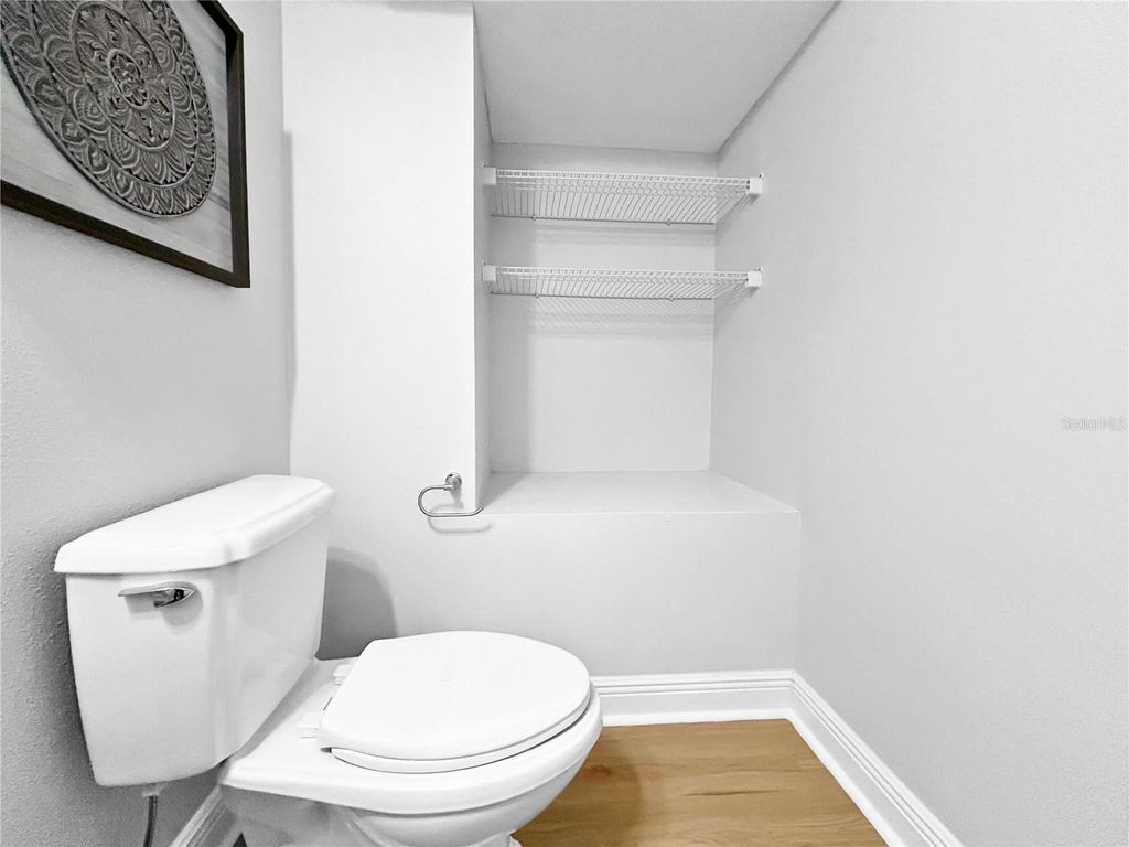 Image 14 of property listing at 254 VALENCIA CIRCLE, St Petersburg, FL 33716