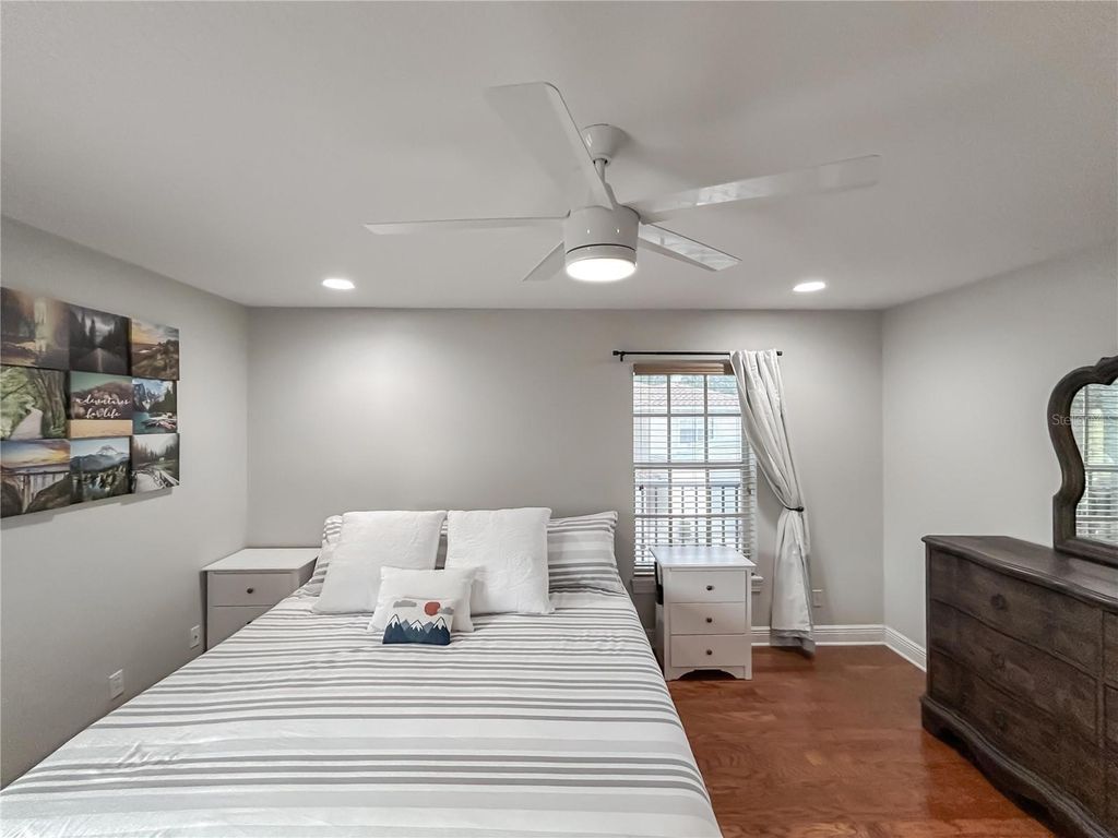 Image 17 of property listing at 254 VALENCIA CIRCLE, St Petersburg, FL 33716