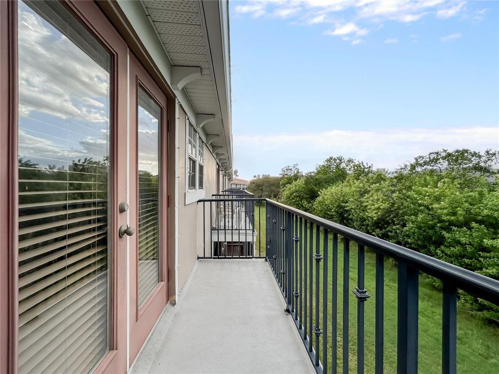 Image 19 of property listing at 254 VALENCIA CIRCLE, St Petersburg, FL 33716