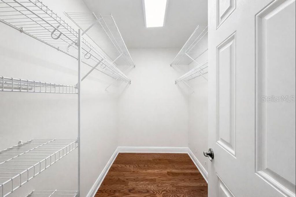 Image 20 of property listing at 254 VALENCIA CIRCLE, St Petersburg, FL 33716