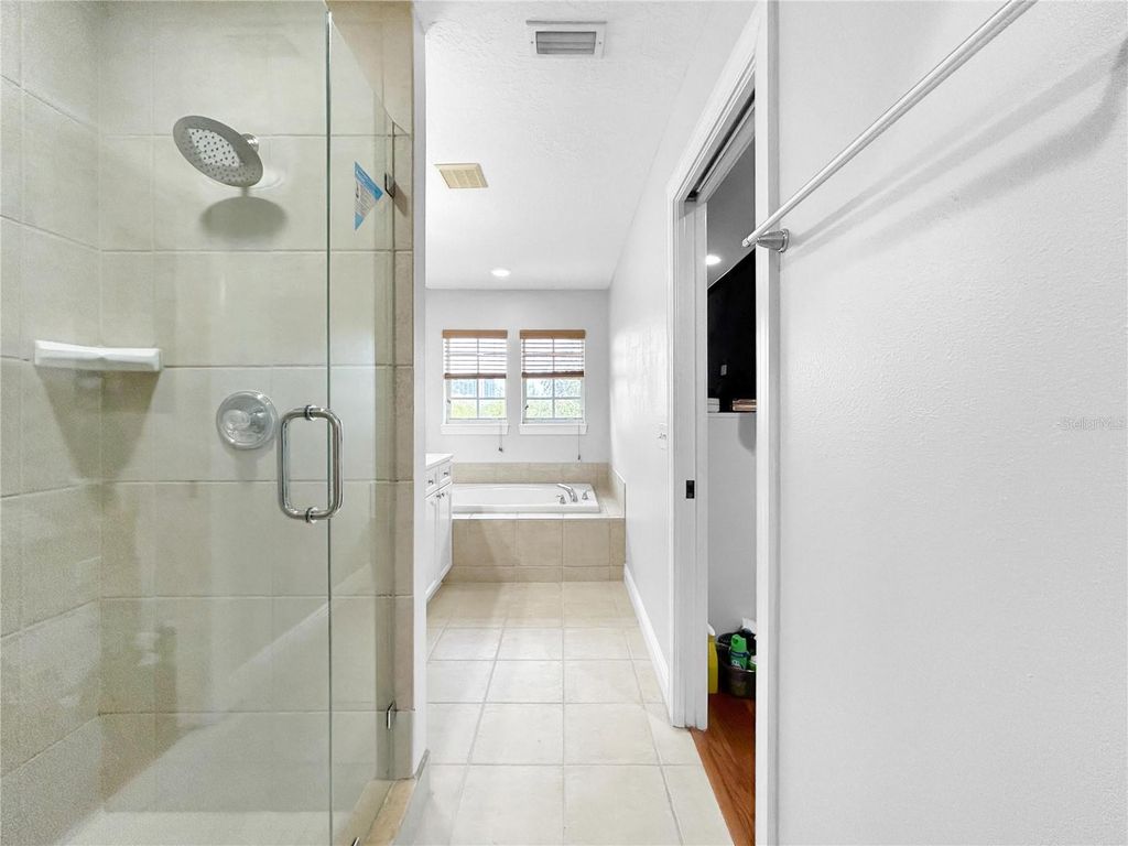 Image 22 of property listing at 254 VALENCIA CIRCLE, St Petersburg, FL 33716