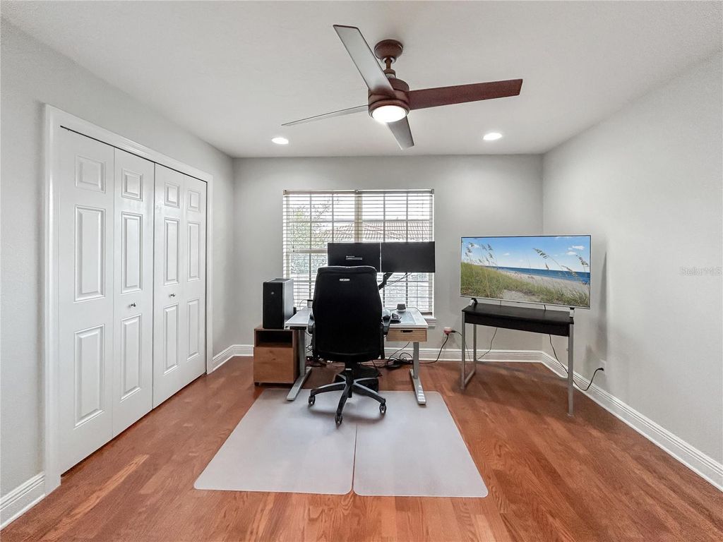 Image 32 of property listing at 254 VALENCIA CIRCLE, St Petersburg, FL 33716