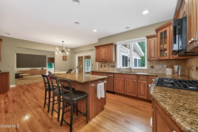 35 Ginger Terrace, Halfmoon, NY 12065