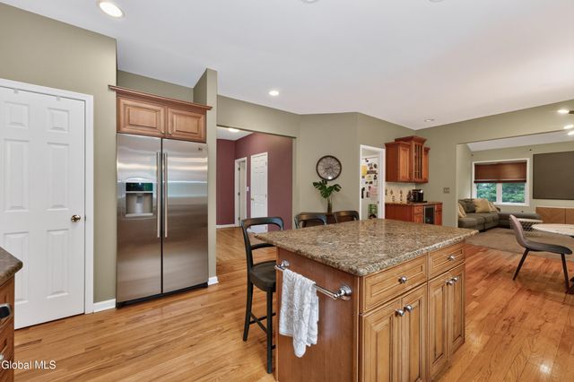 35 Ginger Terrace, Halfmoon, NY 12065