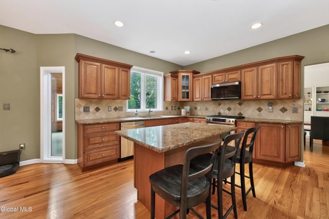 35 Ginger Terrace, Halfmoon, NY 12065