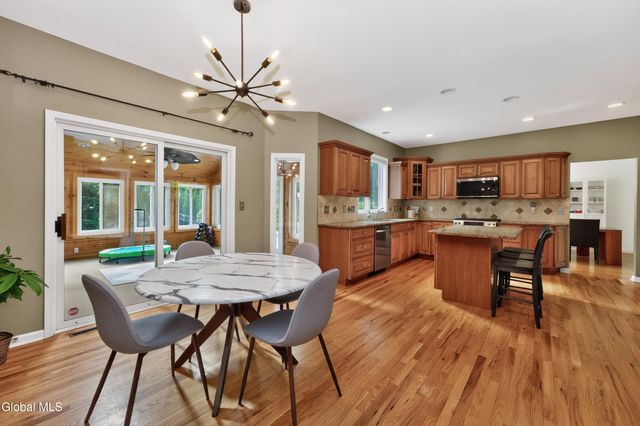 35 Ginger Terrace, Halfmoon, NY 12065