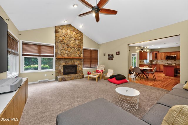 35 Ginger Terrace, Halfmoon, NY 12065