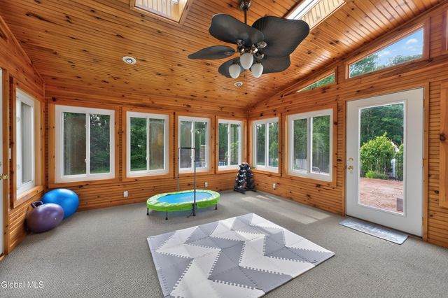 35 Ginger Terrace, Halfmoon, NY 12065