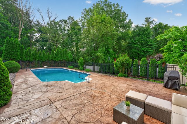 35 Ginger Terrace, Halfmoon, NY 12065
