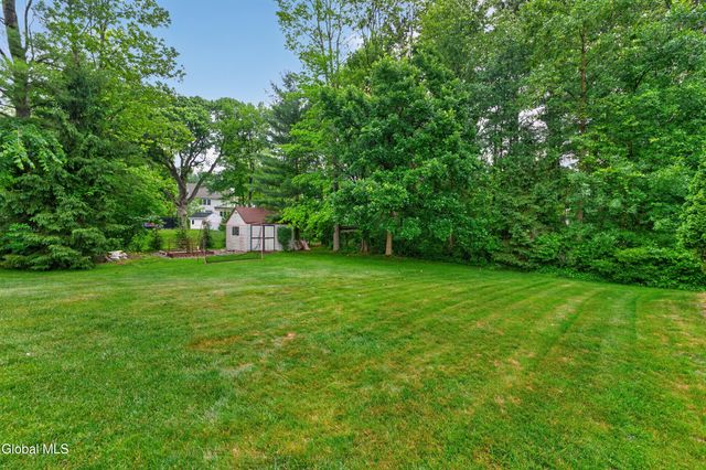 35 Ginger Terrace, Halfmoon, NY 12065