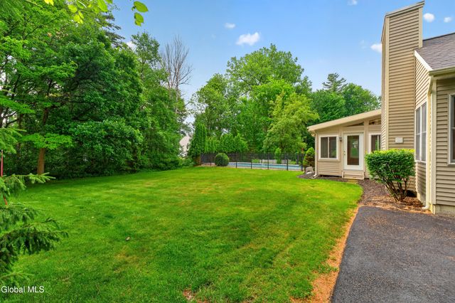 35 Ginger Terrace, Halfmoon, NY 12065