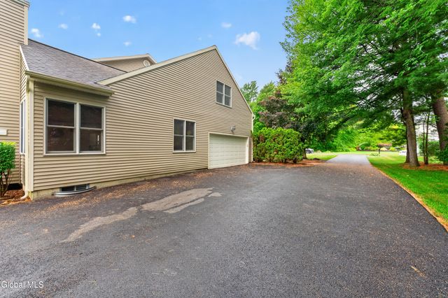 35 Ginger Terrace, Halfmoon, NY 12065