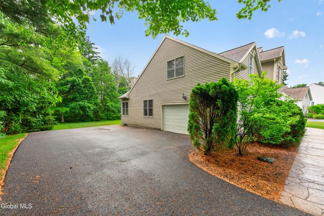 35 Ginger Terrace, Halfmoon, NY 12065