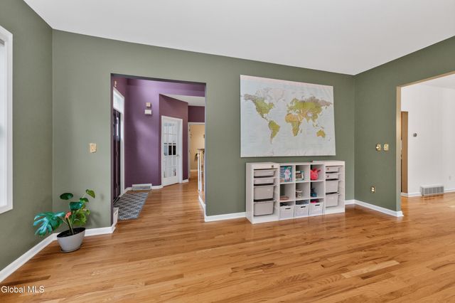 35 Ginger Terrace, Halfmoon, NY 12065