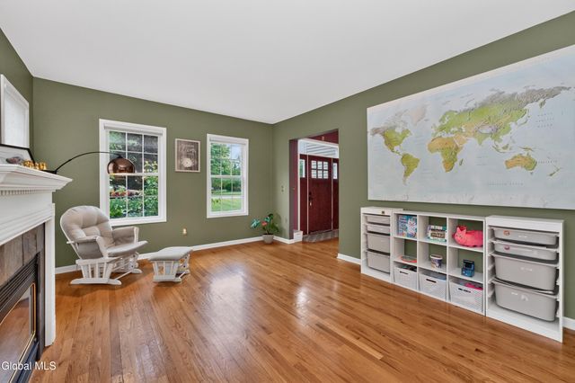 35 Ginger Terrace, Halfmoon, NY 12065