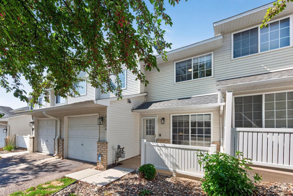 8630 Quarry Ridge Lane H, Woodbury, MN 55125 — exterior