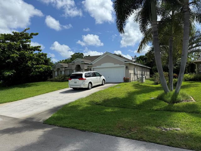2419 SW Sansom Lane, Port St Lucie, FL 34953