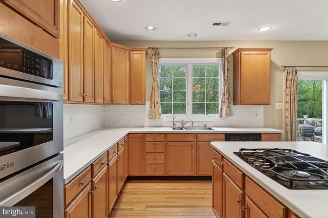 70 GARLAND CT, Phoenixville, PA 19460