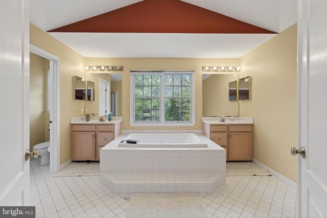 70 GARLAND CT, Phoenixville, PA 19460