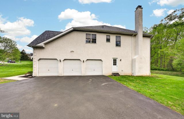 70 GARLAND CT, Phoenixville, PA 19460