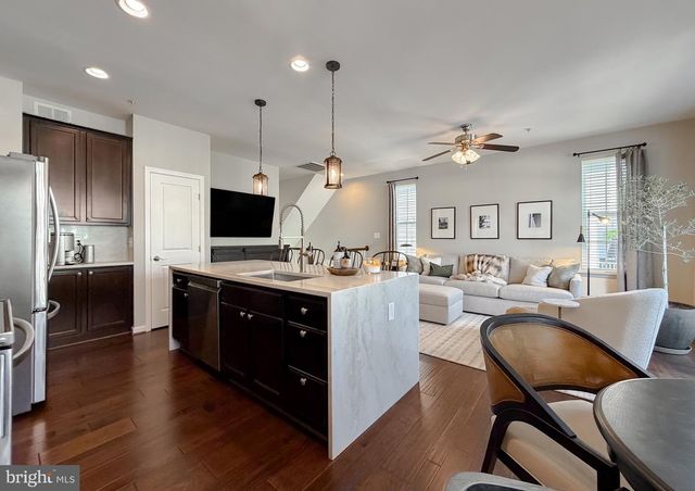 6 MUSTANG DR, La Plata, MD 20646