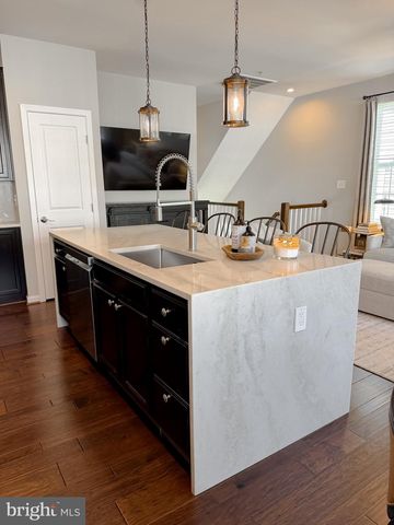 6 MUSTANG DR, La Plata, MD 20646