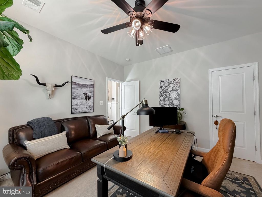 Image 13 of property listing at 6 MUSTANG DR, La Plata, MD 20646