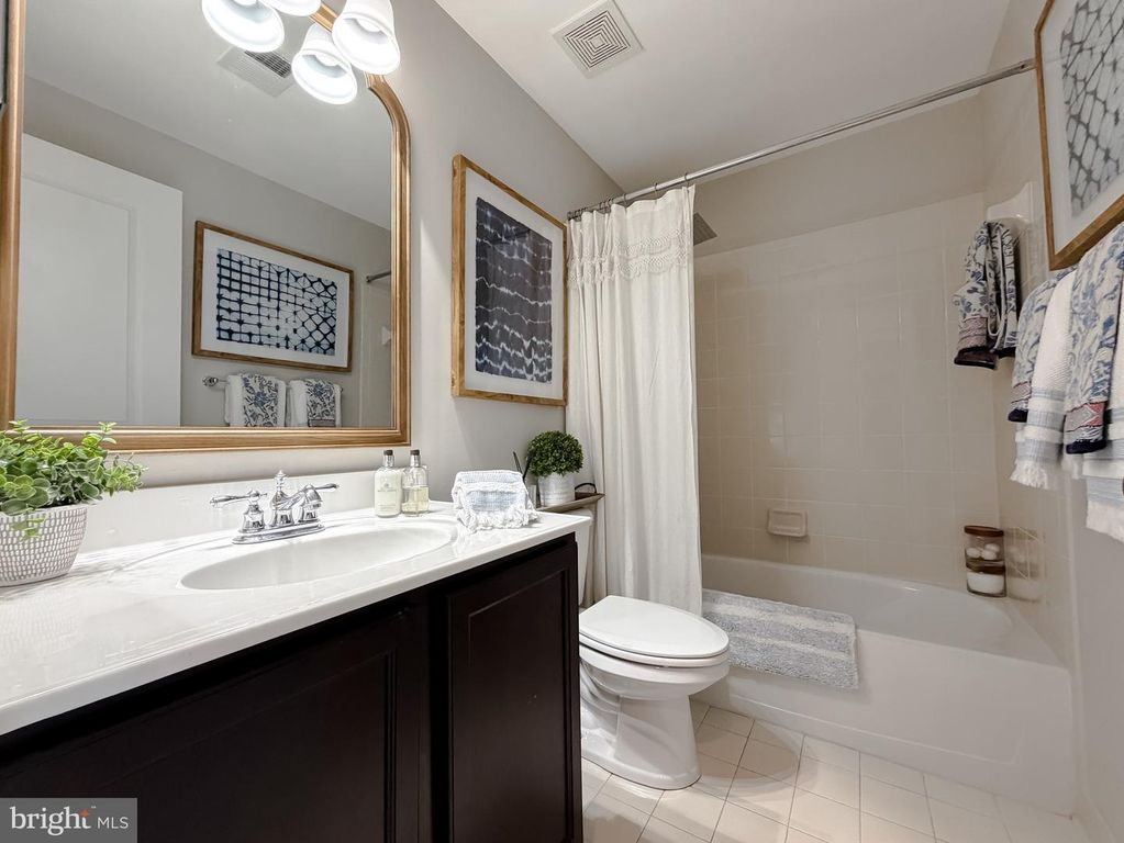 Image 16 of property listing at 6 MUSTANG DR, La Plata, MD 20646