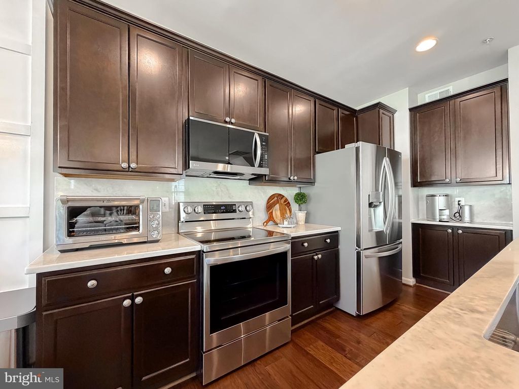 Image 33 of property listing at 6 MUSTANG DR, La Plata, MD 20646