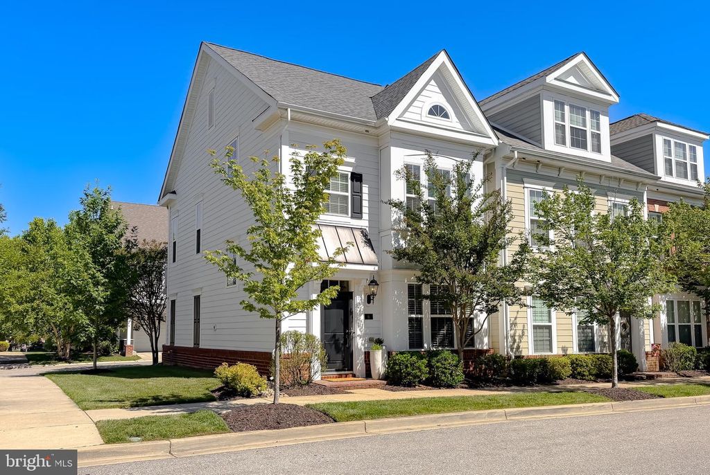 Image 5 of property listing at 6 MUSTANG DR, La Plata, MD 20646
