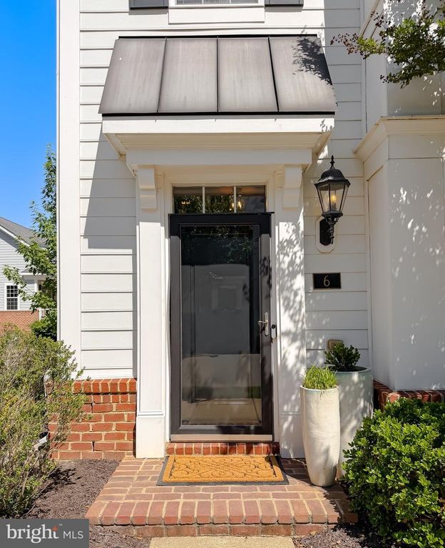 Image 9 of property listing at 6 MUSTANG DR, La Plata, MD 20646