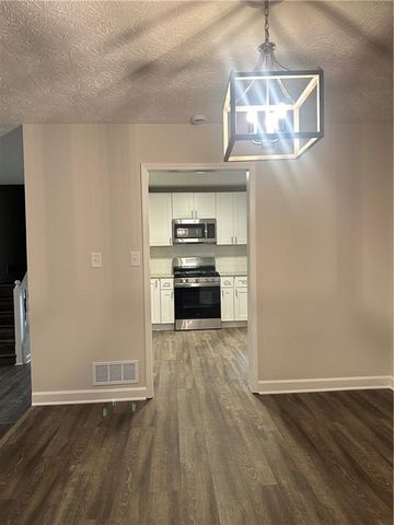 810 Victoria Place, Woodstock, GA 30189