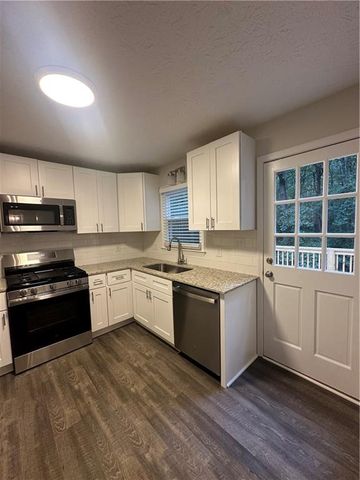 810 Victoria Place, Woodstock, GA 30189