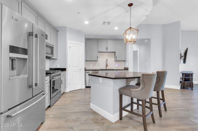 945 E Playa Del Norte Drive 2005, Tempe, AZ 85288