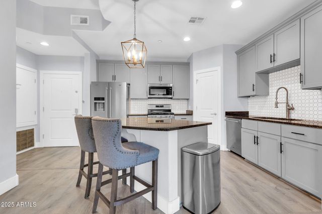 945 E Playa Del Norte Drive 2005, Tempe, AZ 85288