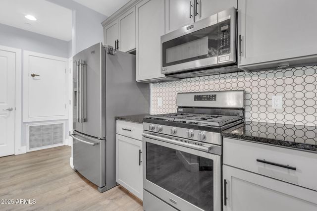 945 E Playa Del Norte Drive 2005, Tempe, AZ 85288