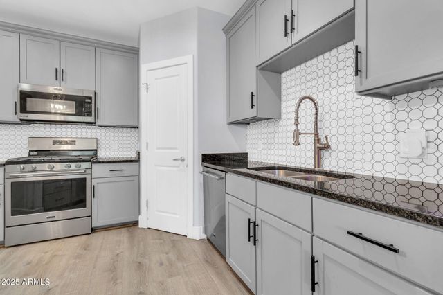 945 E Playa Del Norte Drive 2005, Tempe, AZ 85288