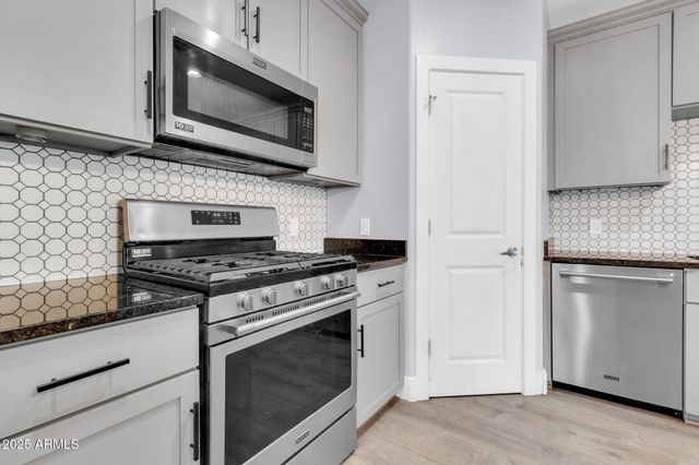 945 E Playa Del Norte Drive 2005, Tempe, AZ 85288