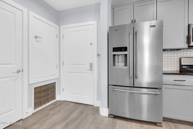 945 E Playa Del Norte Drive 2005, Tempe, AZ 85288