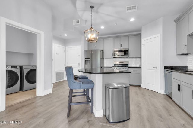 945 E Playa Del Norte Drive 2005, Tempe, AZ 85288