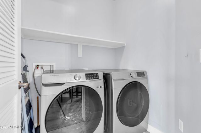 945 E Playa Del Norte Drive 2005, Tempe, AZ 85288