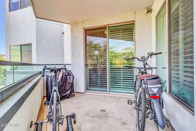 945 E Playa Del Norte Drive 2005, Tempe, AZ 85288