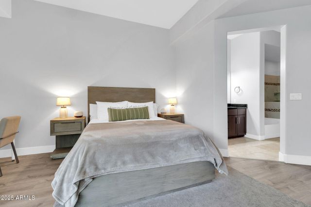 945 E Playa Del Norte Drive 2005, Tempe, AZ 85288