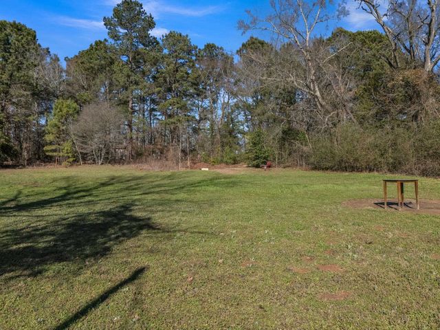 8876 N CR 136, Overton, TX 75684