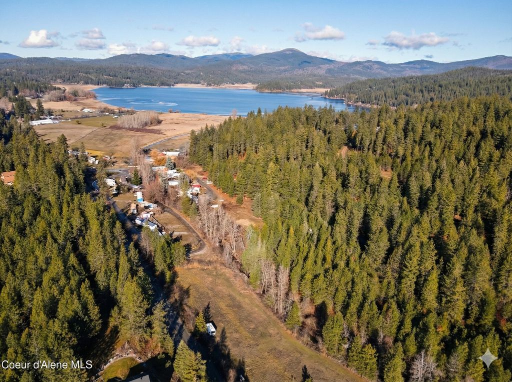 10176 N Cliff House RD, Hauser, ID 83854