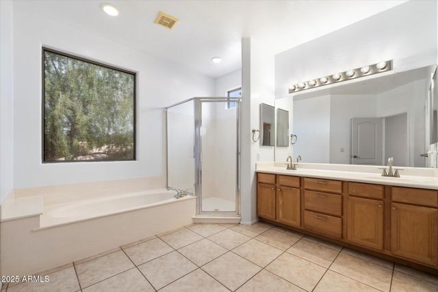14046 N EDGEWORTH Drive B, Fountain Hills, AZ 85268