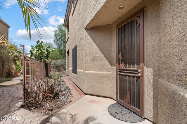 14046 N EDGEWORTH Drive B, Fountain Hills, AZ 85268