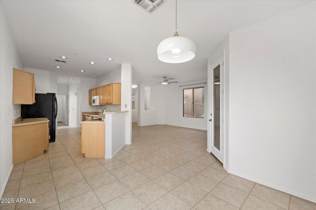 14046 N EDGEWORTH Drive B, Fountain Hills, AZ 85268