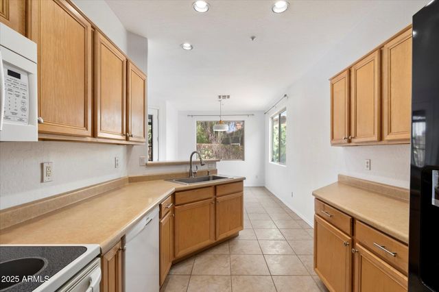 14046 N EDGEWORTH Drive B, Fountain Hills, AZ 85268