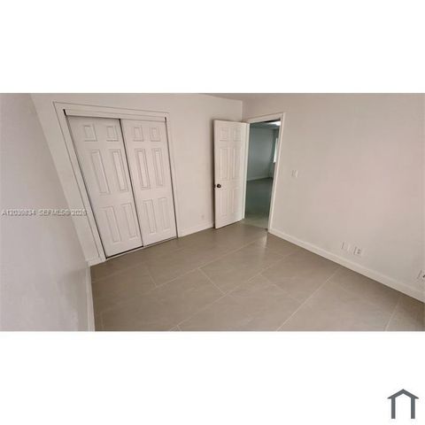 7826 NW 40th St 2, Coral Springs, FL 33065